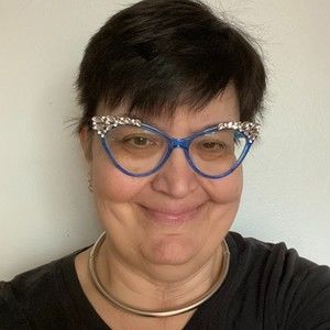 Meet your Posher, Holly